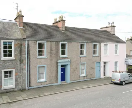 Traditional townhouse with potential in Castle Douglas : 54 St Andrew Street 1 (Large)