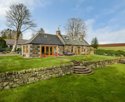 Gardening, Hens and Hounds top the list for Aberdeenshire House Hunters : New Leslie House Image 1