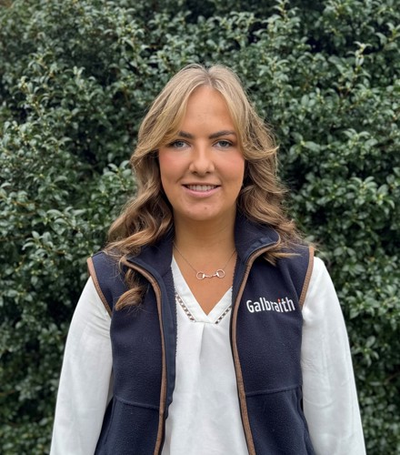 Megan Proctor Headshot