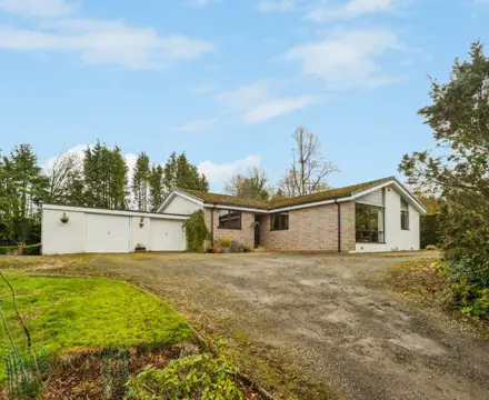 Attractive Ayrshire bungalow in woodland setting : Woodacre 1 (Large)