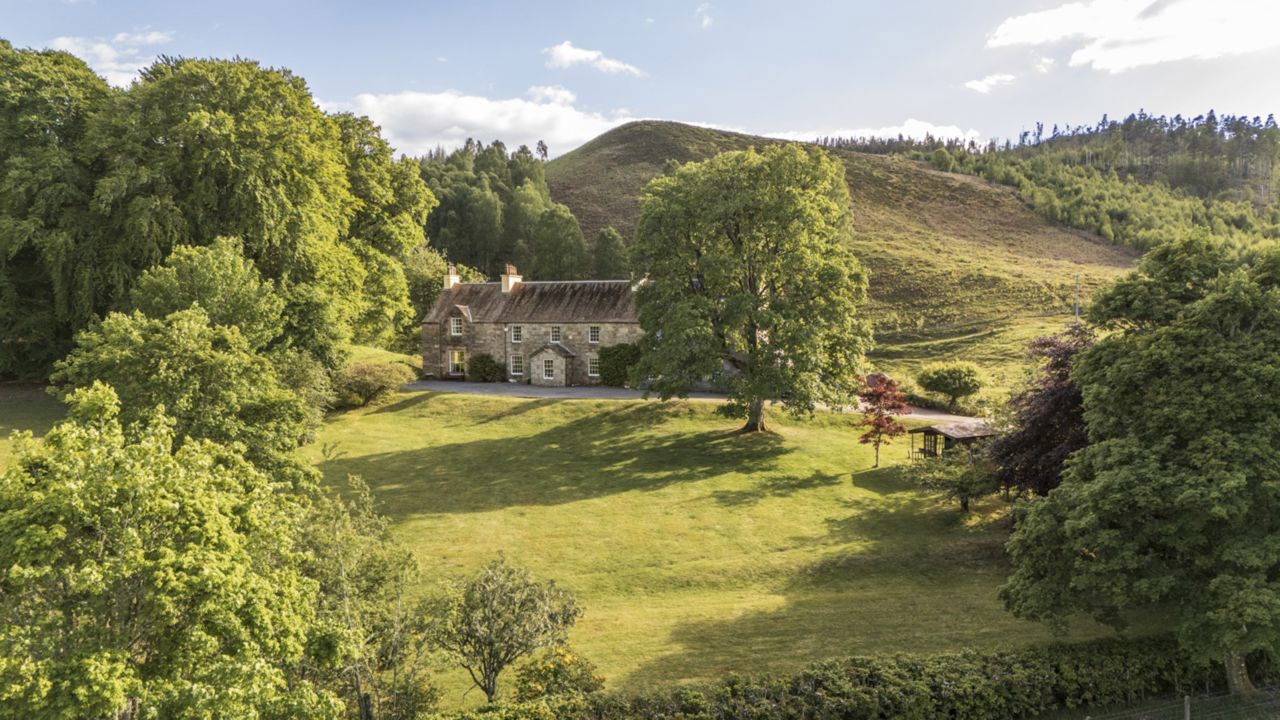 Exceptional Inverness-shire Country House With Fascinating History: Inverlair 3