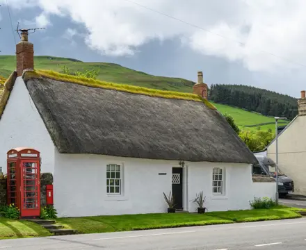 Charming thatched cottage in conservation village, Scottish Borders: Rowantree Cottage, Kirk Yetholm